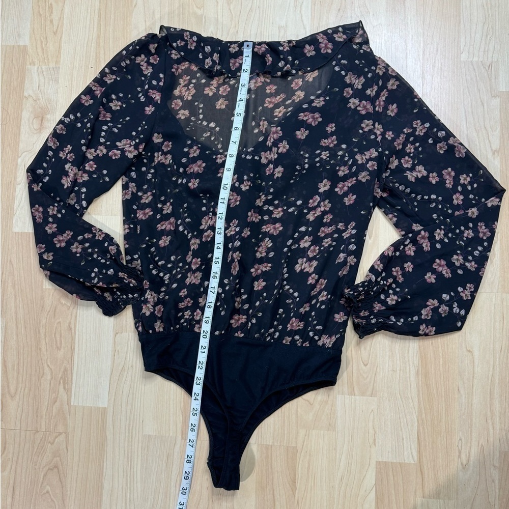 NWT Cupshe Floral Sheer Ruffle V Neck Bodysuit Small - Picture 7 of 9